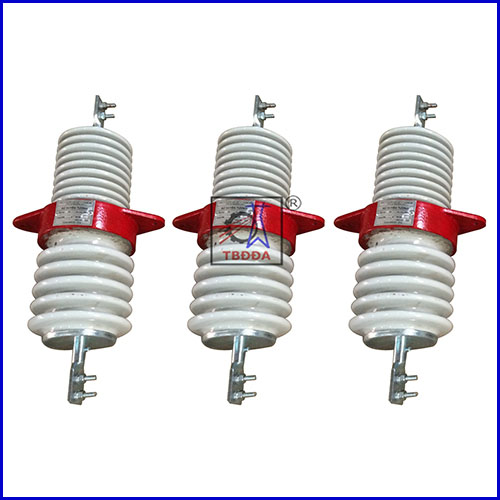 Sứ xuyên tường 24kV gốm